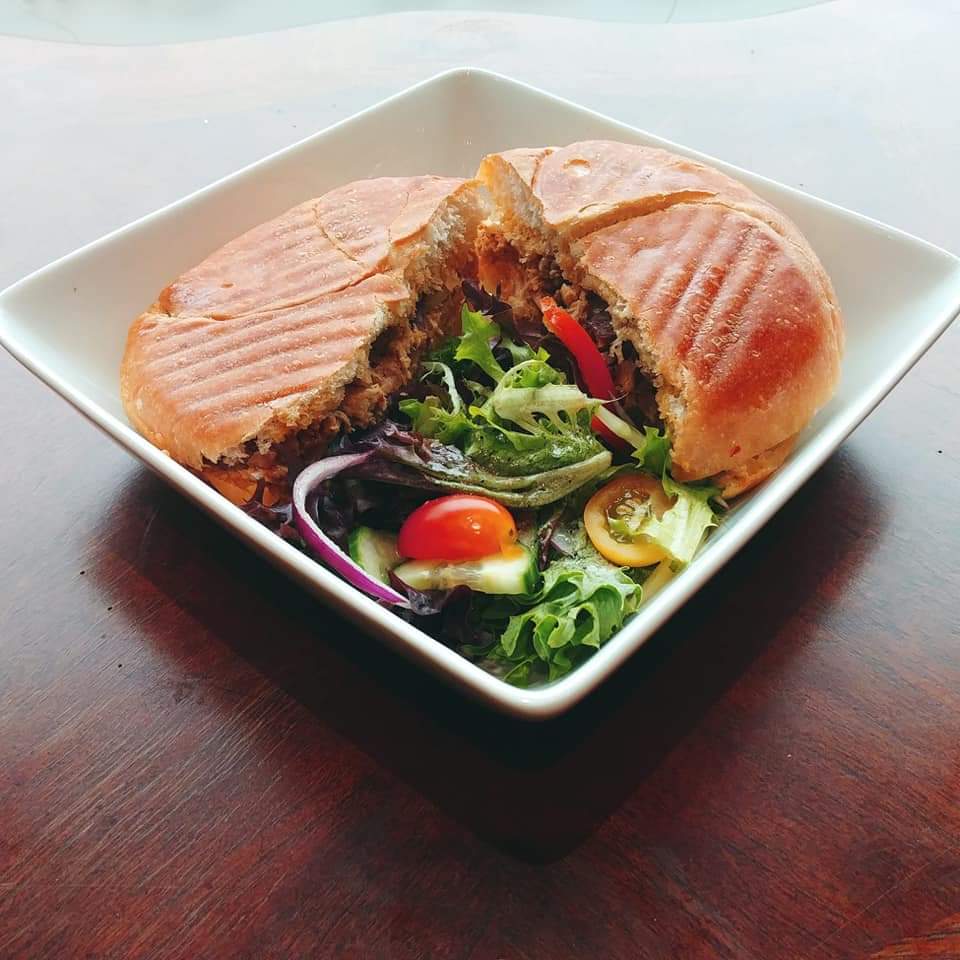 Sandwich au thon Bouillon de saveurs