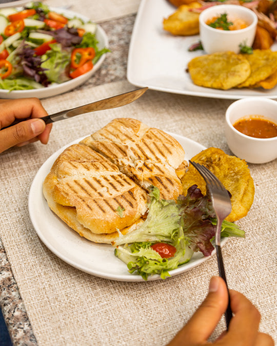 Sandwich au griot effiloché (porc)